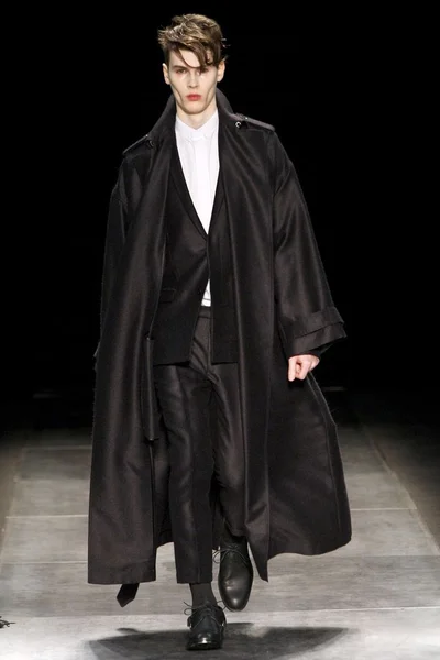 Look 19